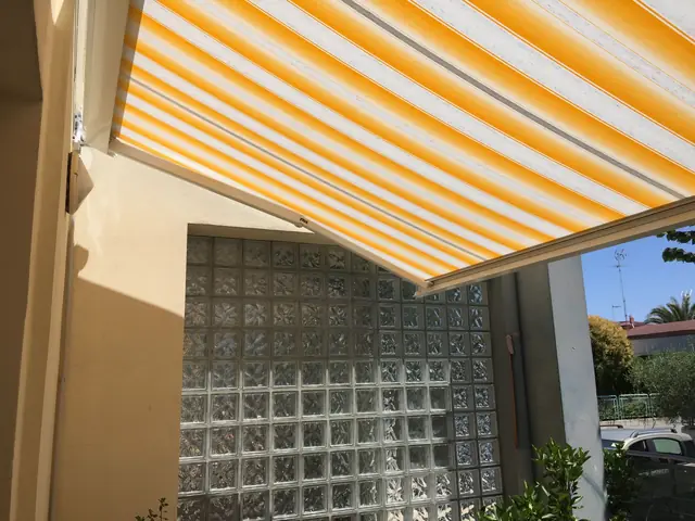 Tende a bracci con cassonetto